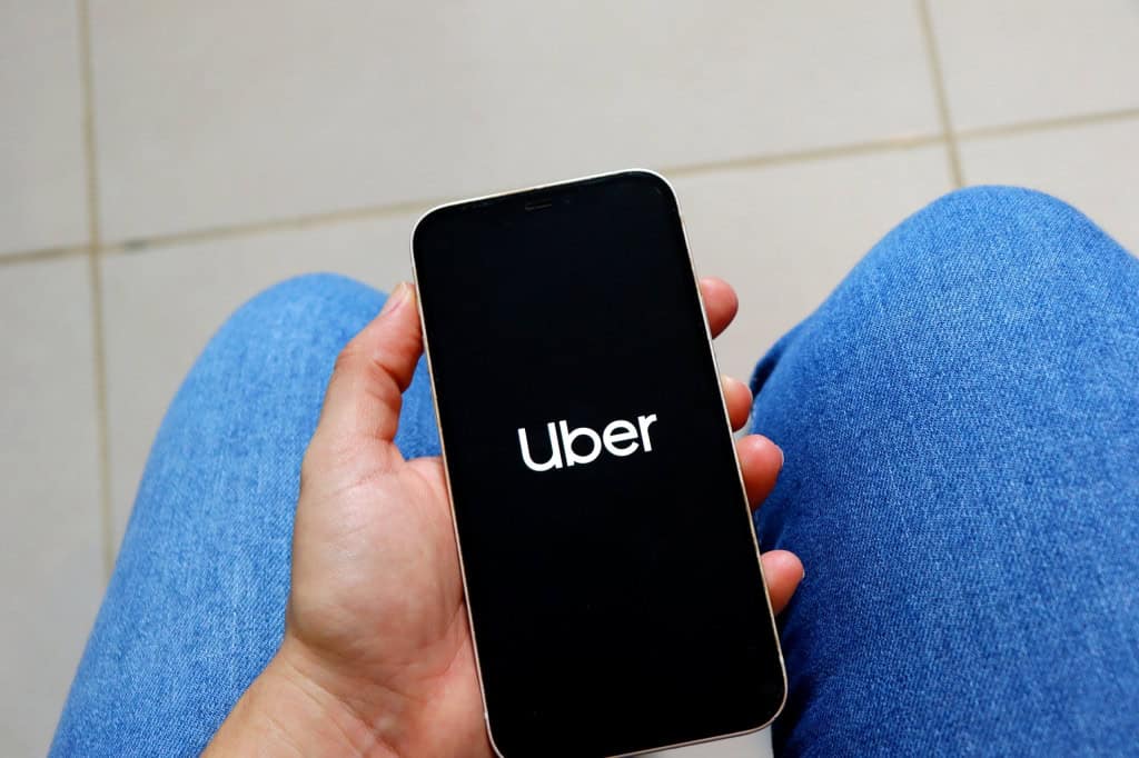Uber lança câmera ao vivo para monitorar viagens de adolescentes