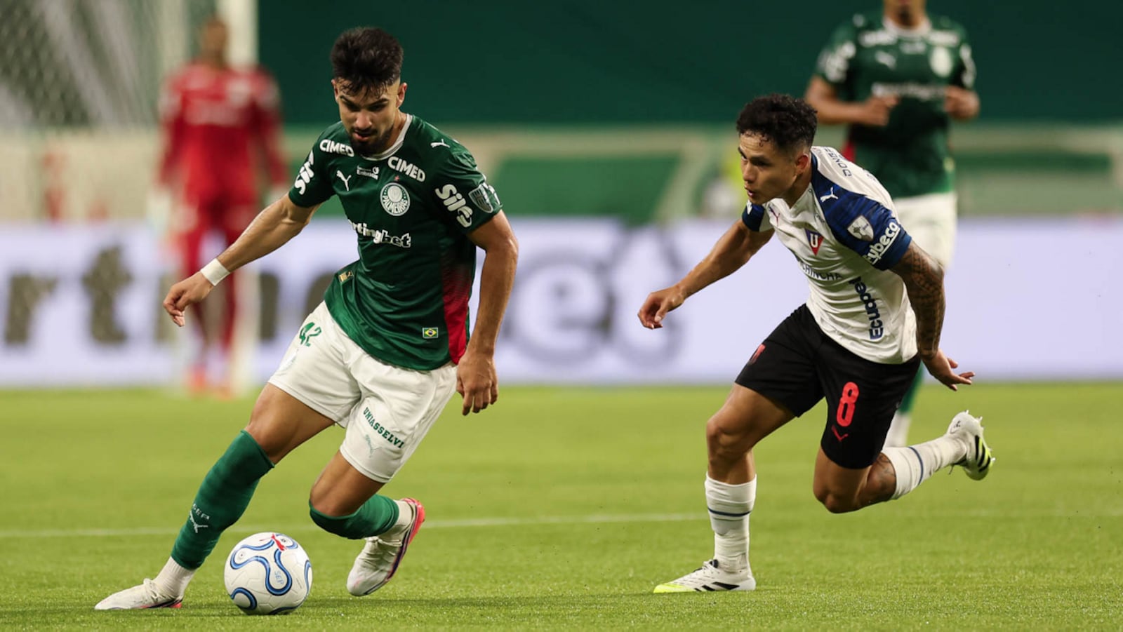 Flaco López vive a melhor fase da carreira. Mas ontem esteve extremamente individualista, desperdiçou chances preciosas, chutando a gol, com companheiros livres Cesar Greco/Palmeiras