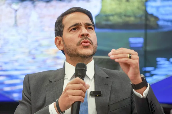 Messias recebe apoio de evangélicos progressistas após entrar na mira do PT