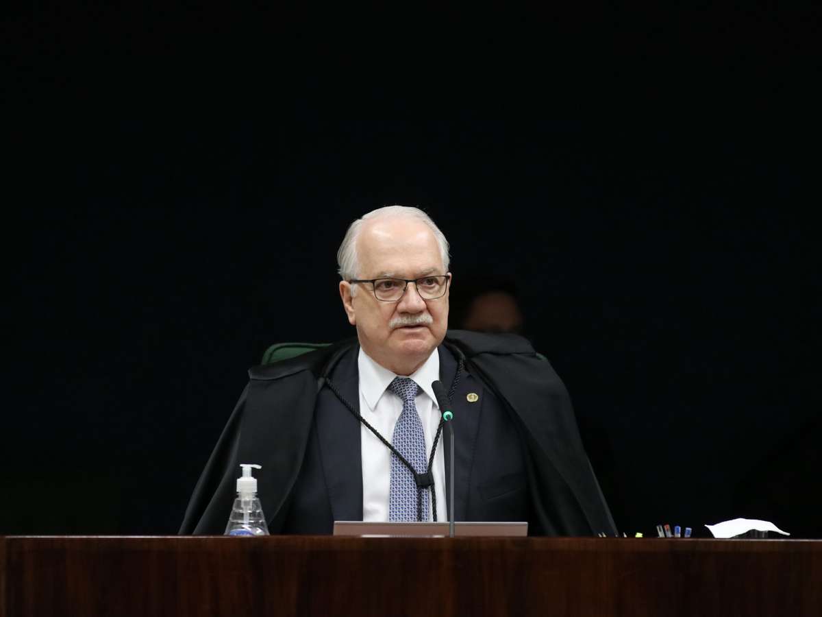 Fachin cancela sessão do STF após decisão de Dino de reintegrar Andrei Rodrigues à PF