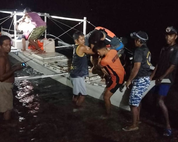Incêndio mortal em ferry nas Filipinas deixa dezenas de pessoas desaparecidas