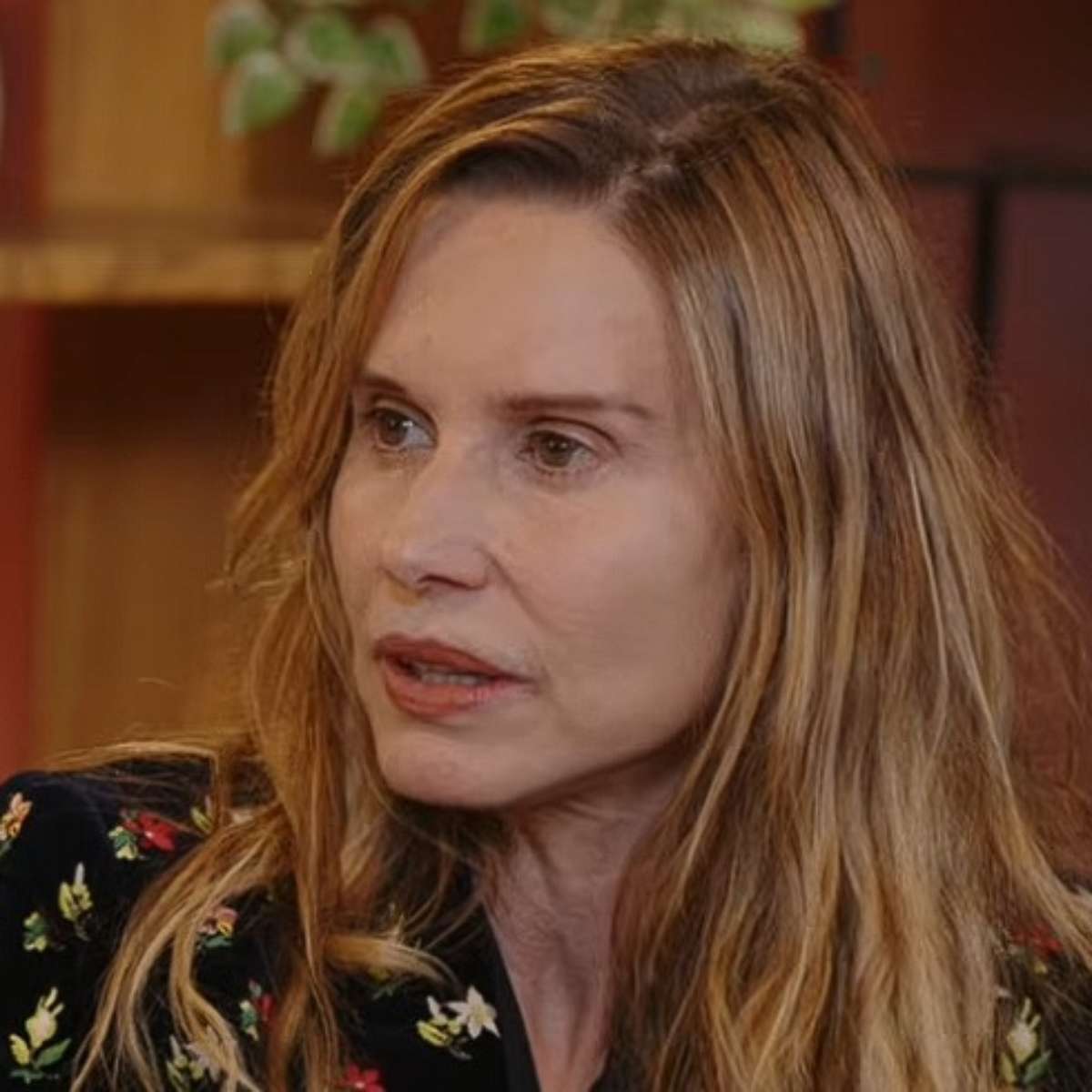 Perto dos 60 anos, Paula Burlamaqui tem o direito de não gostar de envelhecer e merece respeito