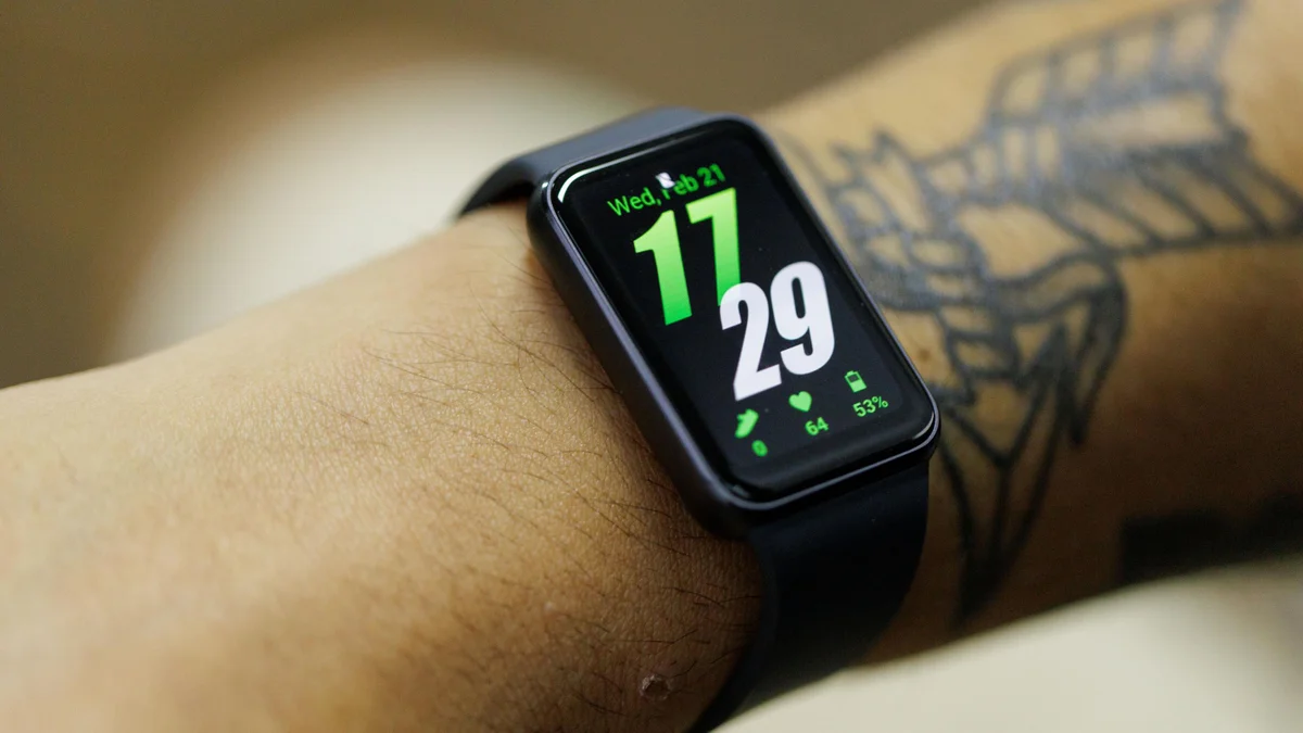 Imagem da matéria: Shopee derruba preço do Galaxy Fit3 e pulseira inteligente sai por R$ 176