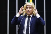 Nikolas Ferreira é processado em R$ 200 mil por discriminação em vídeo