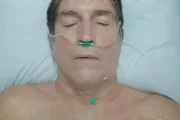 Jim Caviezel como Jair Bolsonaro