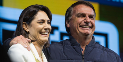 O ex-presidente do Brasil, Jair Bolsonaro, e sua esposa, Michelle Bolsonaro, durante a Confer&ecirc;ncia de A&ccedil;&atilde;o Pol&iacute;tica Conservadora (CPAC) em 6 de julho de 2024, em Cambori&uacute;, Brasil Foto: Pedro H. Tesch/Getty Images