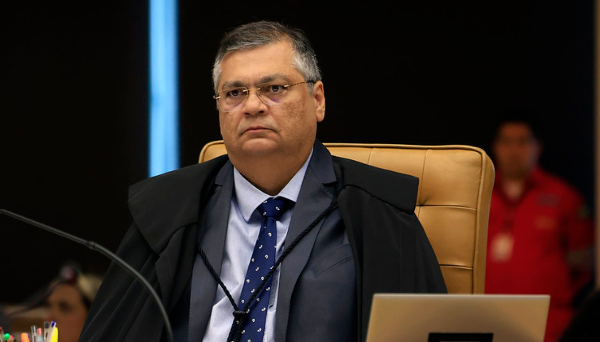 Em meio à crise, Dino devolve para julgamento pauta que destrava royalties do petróleo