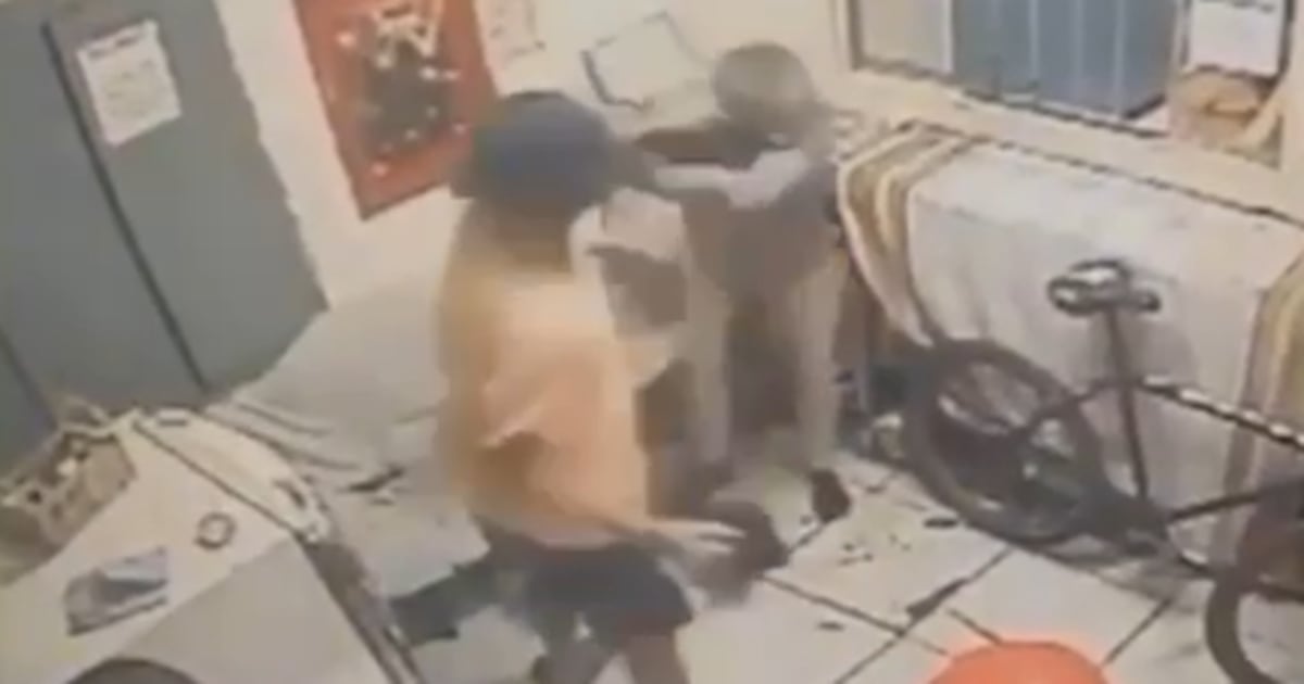 Homem se entrega à polícia após esfaquear idoso durante briga em hotel de Niterói (RJ)