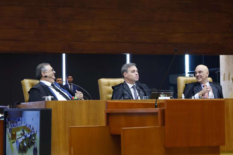 Decisão de Fachin foi para 'trazer para a ordem de novo' e mostrar que 'STF não está disponível para manobra eleitoral', dizem juristas