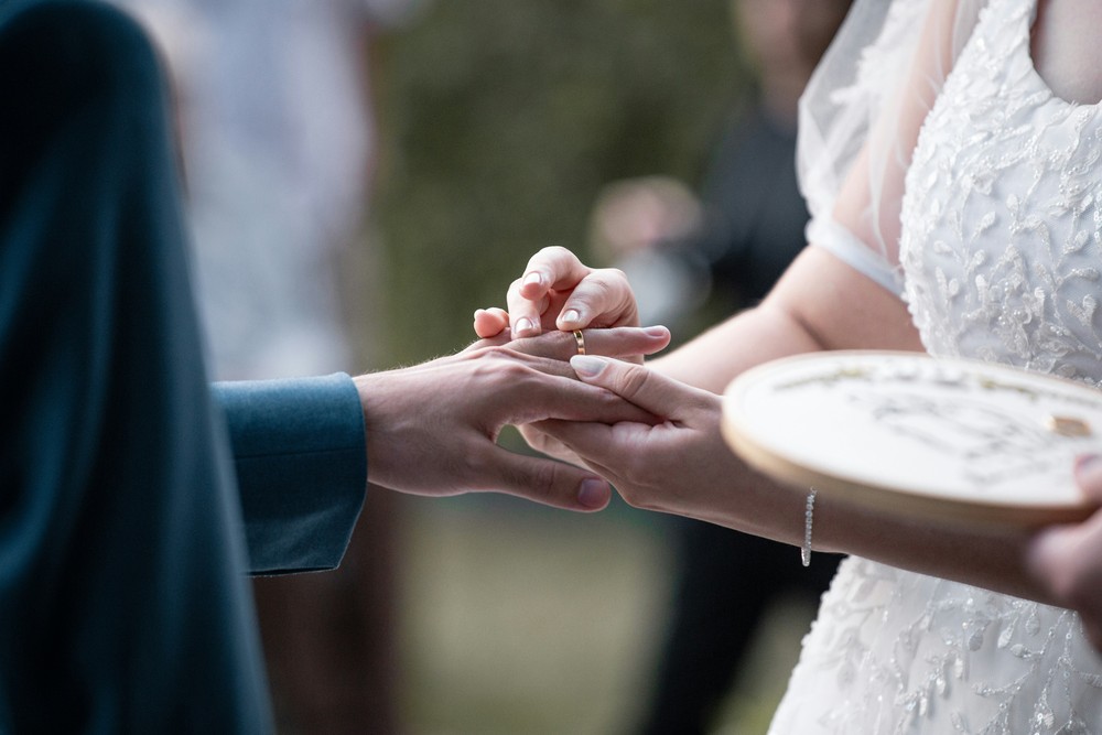 É possível realizar um mini wedding pelo valor e um iPhone 18 Pro Max — Foto: Reprodução/Unsplash