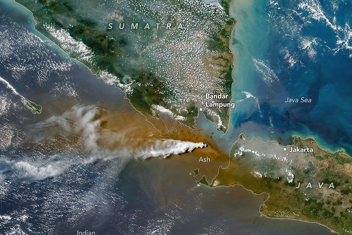Anak Krakatau: satélites registram erupção de vulcão na Indonésia