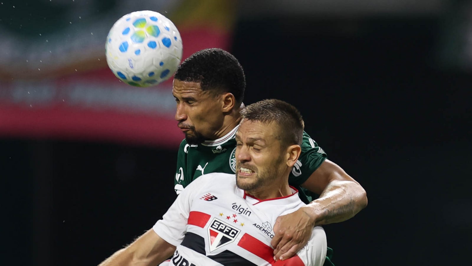 Murilo foi um dos melhores em campo. Defendeu e ainda marcou o primeiro gol, que ruiu o São Paulo Cesar Greco/Palmeiras