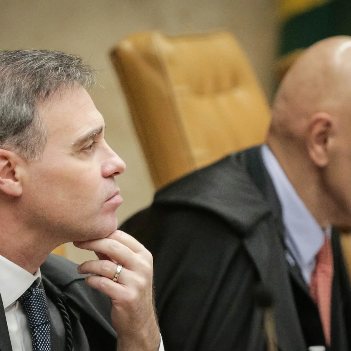 Decisão de Mendonça deixa corrida presidencial refém da guerra no STF