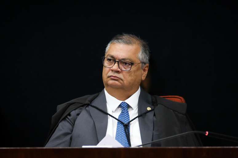 Reação de Dino acontece 24 horas após decisão de Mendonça sobre diretor da PF