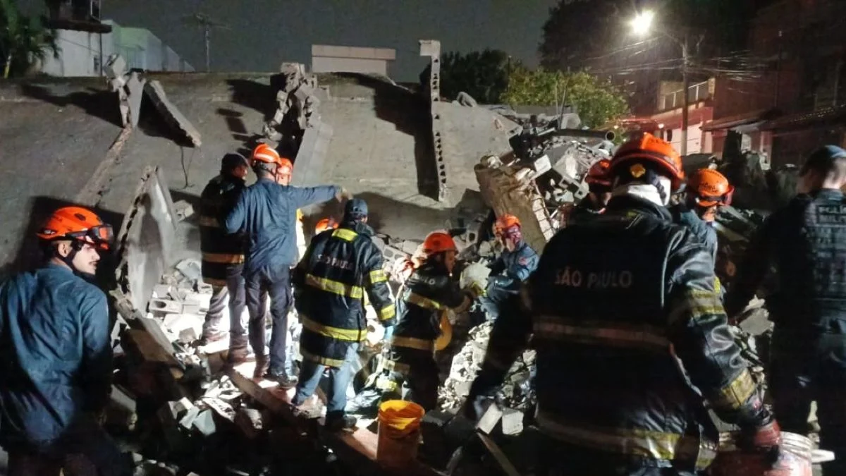 Sobe número de mortes após desabamento de prédio em SP